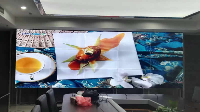 What are the advantages of LCD splicing screens to attract customers?